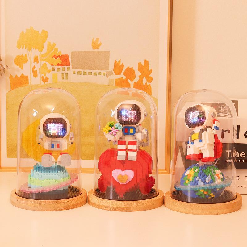 Lego Phi hành gia đèn led mẫu mới kèm lồng mica đế gỗ