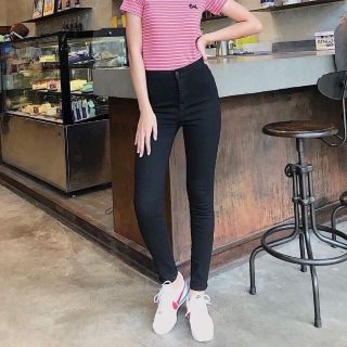 Quần jean không túi trước
