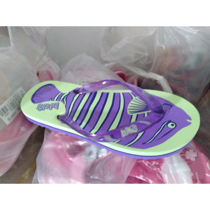Dép xỏ ngón bé gái hình cá