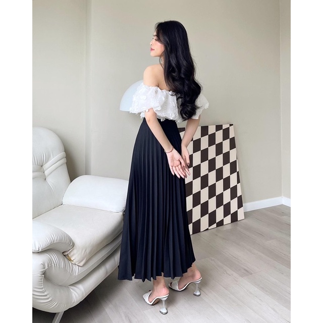 WHITELAZZ | Áo trễ vai bèo thêu hoa nổi - Helen Off-shoulder Top