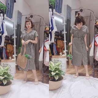Váy cổ V kẻ đen, đỏ dáng suông