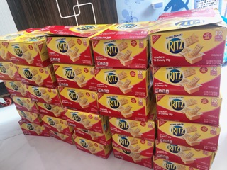 Bánh ritz chấm phomai