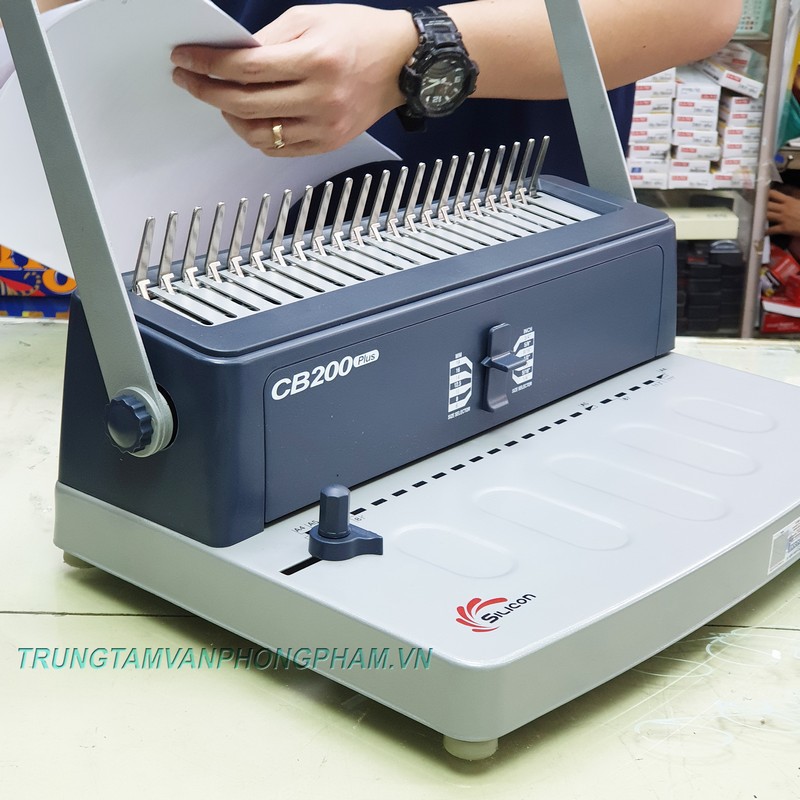 Máy đóng gáy lò xo nhựa CB200 đóng lỗ chữ nhật