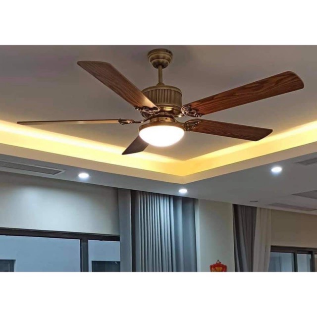 Quạt đèn trần MONSKY UTIPO phong cách cổ điển sang trọng.
