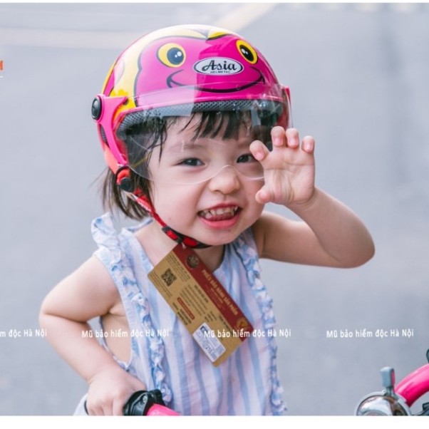 Nón bảo hiểm trẻ em có kính - dành cho bé từ 3 đến 6 tuổi - Asia MT103S - hồng line vàng - bảo hành 12 tháng