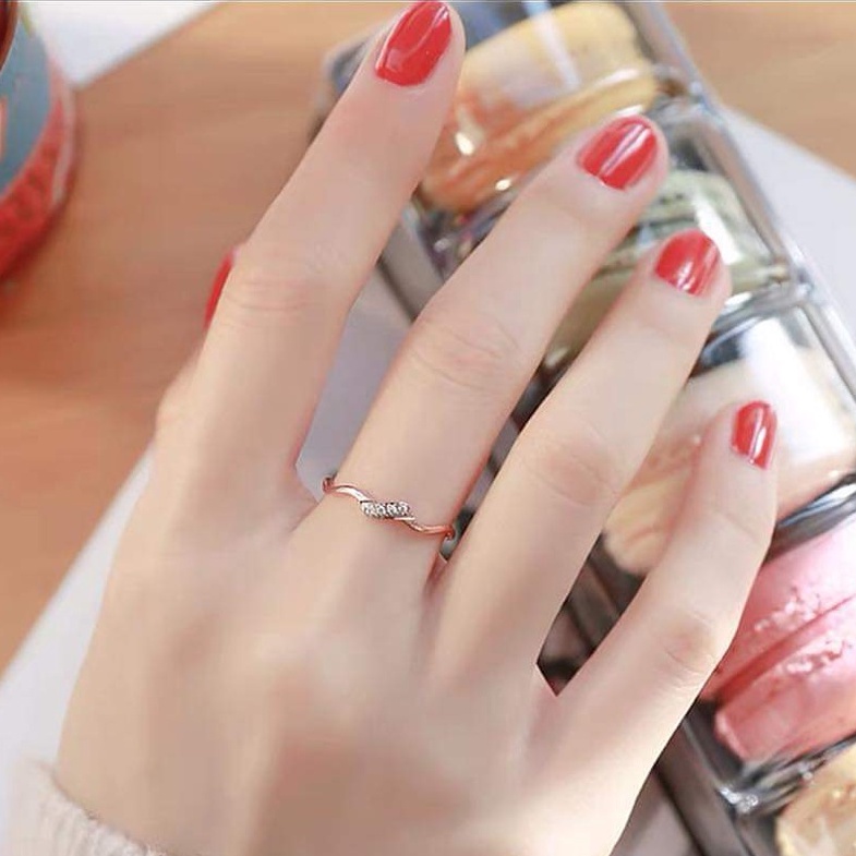 Nhẫn Bạc Nhẫn sóng mảnh điểm đá nghiêng Van Jewelry V10741