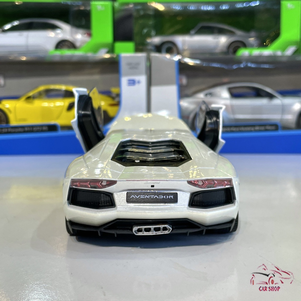 Mô hình xe hợp kim Lamborghini Aventador LP700-4 Welly tỉ lệ 1:24 màu trắng