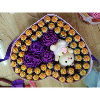 hộp kẹo mút + 1 gấu