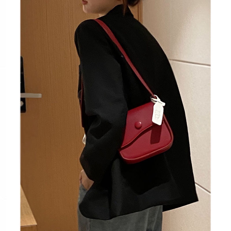 Túi đeo chéo nữ mini da cao cấp dáng vuông viền form cứng kèm tag con mèo hàng đẹp