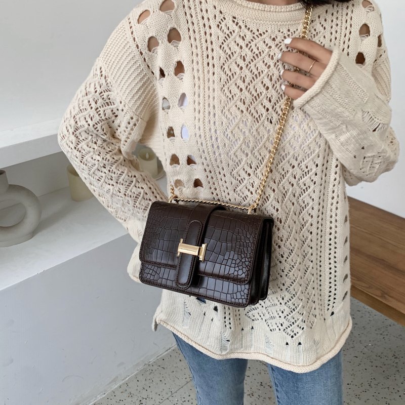 Túi đeo chéo IELGY phối dây xích phong cách thời trang