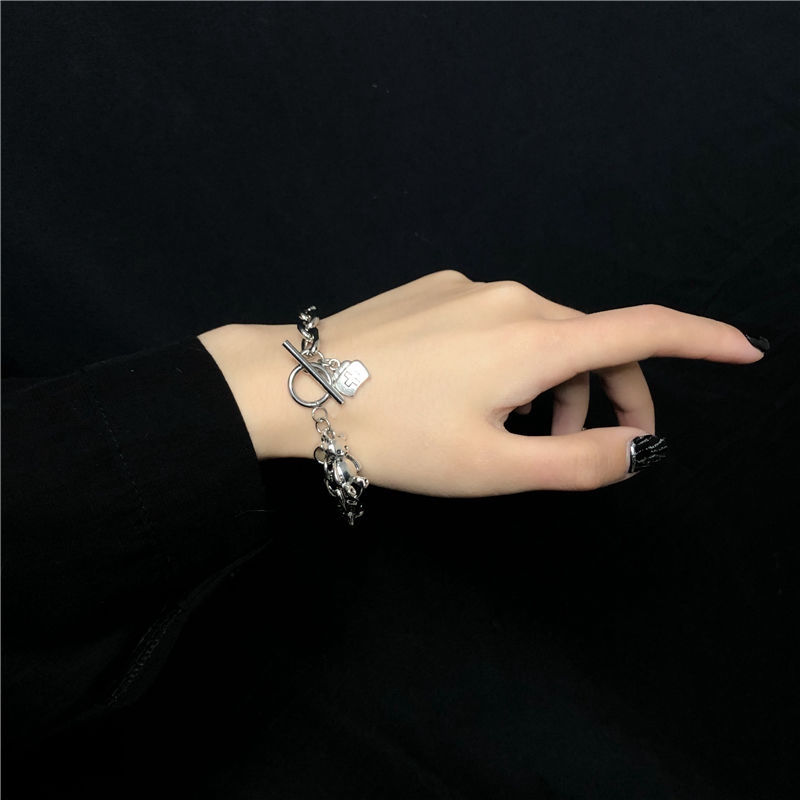 Vòng tay mặt hình gấu và mũ y tá thời trang cá tính 22208