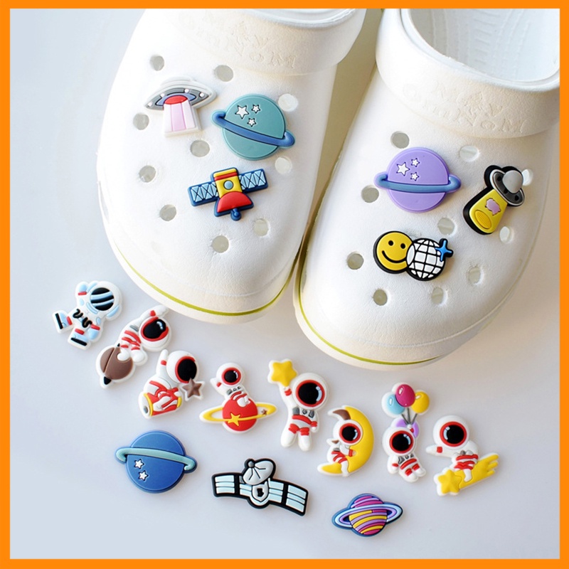 Khóa giày Crocs bằng cao su PVC mềm hình phi hành gia dễ thương