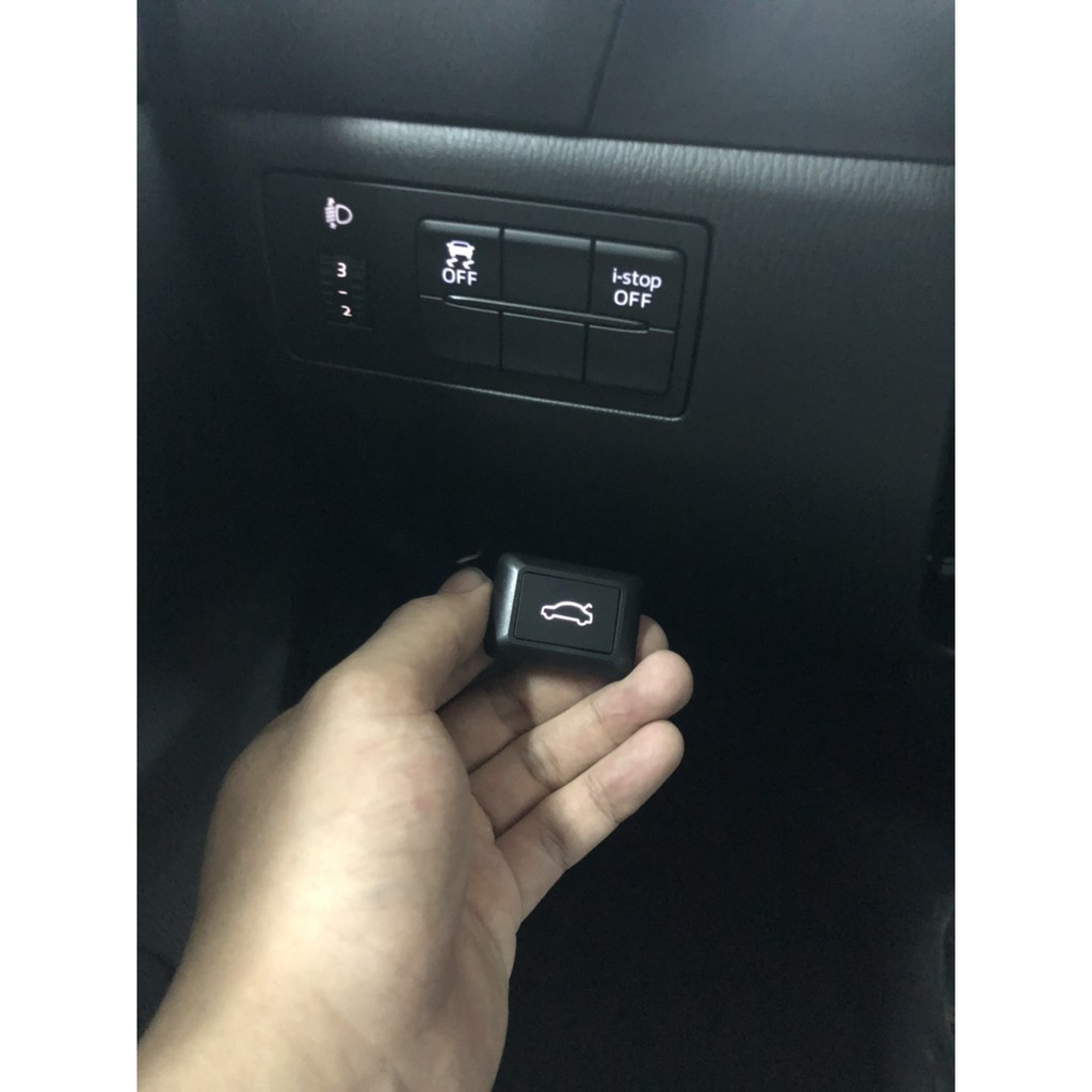 Nút Mở Cốp Xe Mazda 3 Sedan Đời Facelit 2017-2019 (Phanh tay điện tử)