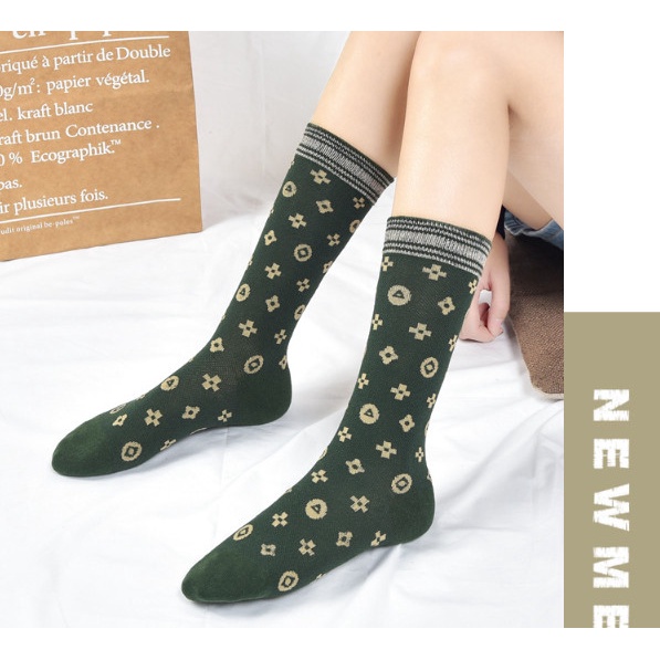 Vớ Tất Họa Tiết cổ cao Nam Nữ phong cách trẻ trung, năng động.