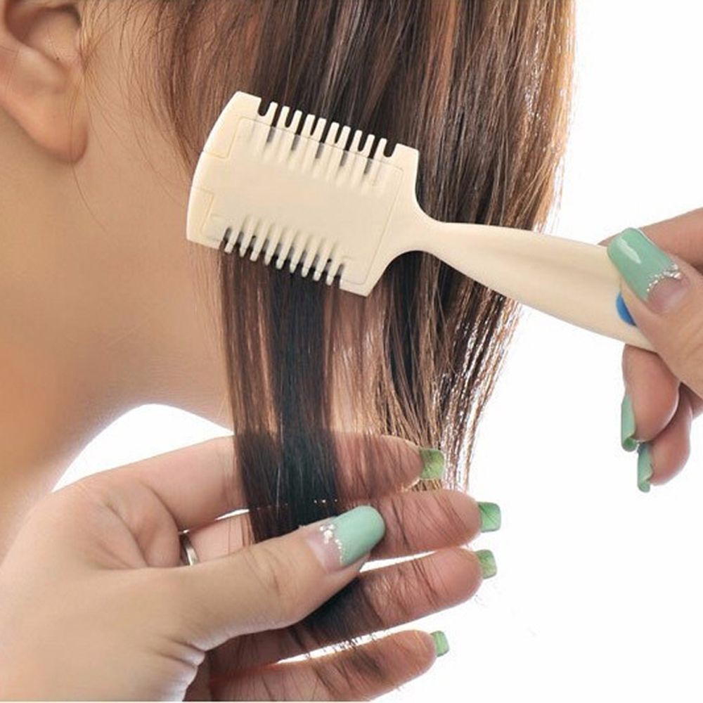 Lược nhựa gắn lưỡi lam cắt tóc tiện lợi