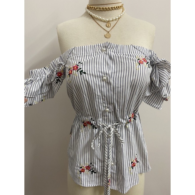 Áo croptop thêu bẹt vai