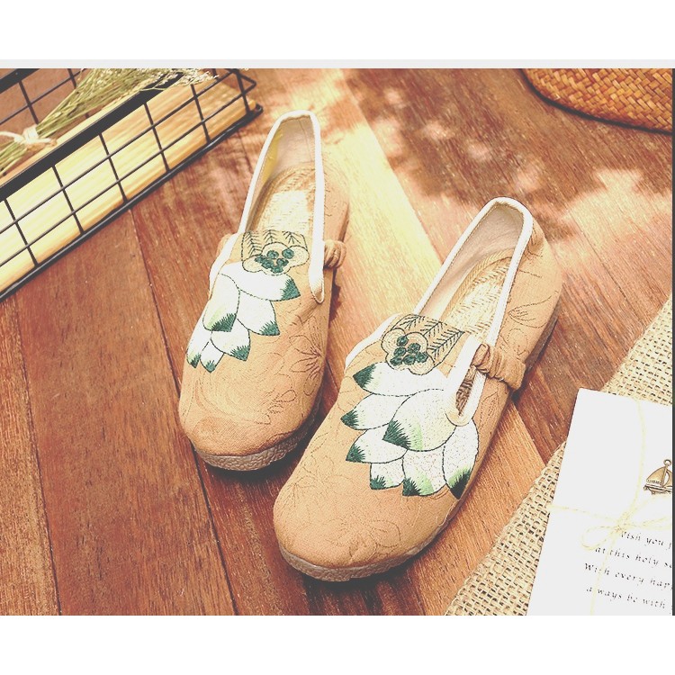 TAM40 giày thêu họa tiết hoa sen | BigBuy360 - bigbuy360.vn