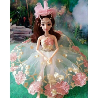Búp bê cô dâu váy trắng bồng bềnh 
