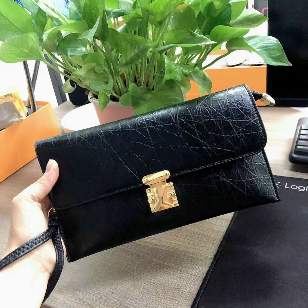 Ví cầm tay nữ cao cấp da nhám màu đen sang trọng dành cho quý cô trendy