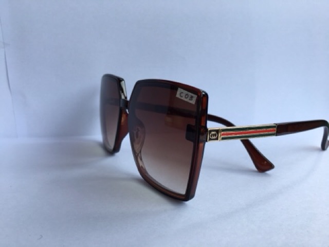 Kính mát nữ sành điệu mặt vuông mã kính C03