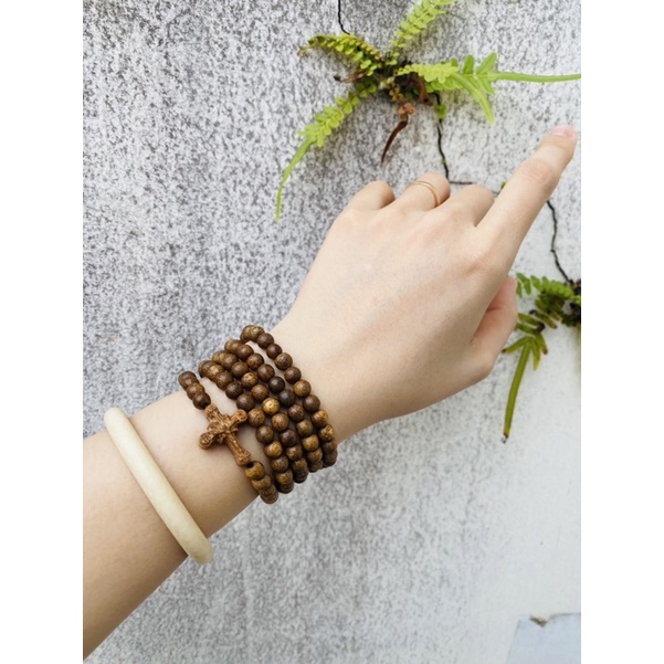 Chuỗi trầm tốc vườn mix charm thánh giá quấn 5 vòng tay