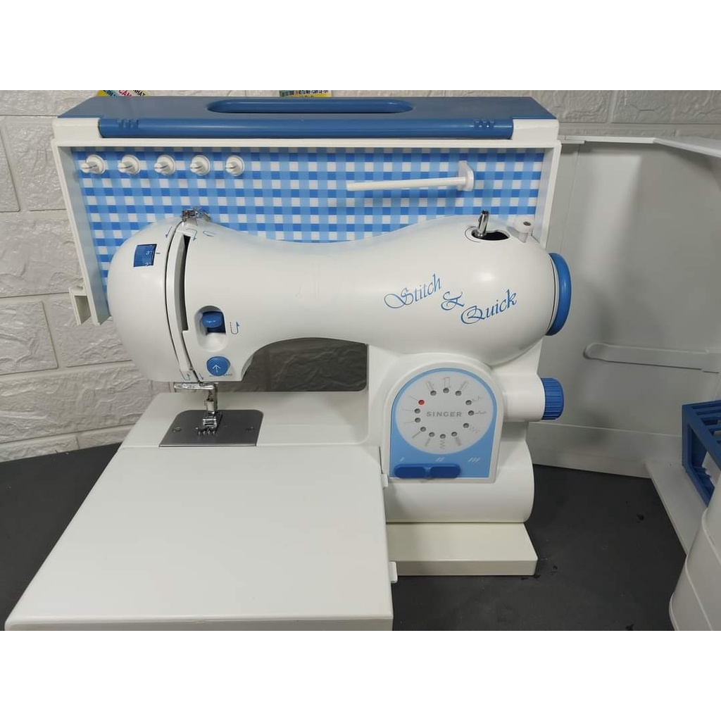 Máy Khâu Gia Đình Nhật Singer Stich Quick - May Cơ Bản - Có Vali Đựng Siêu Xinh - Ổ Máy Công Nghiệp - Màu Hồng Và Xanh
