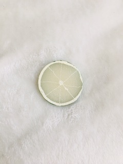 Charm trái cây cắt lát