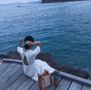 ĐẦM TRẮNG HỞ LƯNG