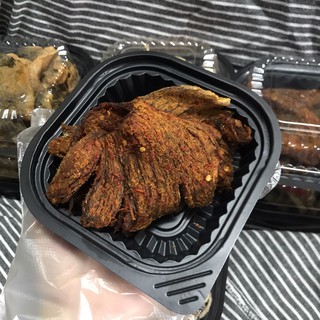 Khô bò nguyên miếng. cay ngon đậm vị