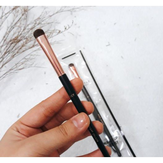 Cọ Tán Phấn Mắt Ngắn Vacosi Short Shader Brush E07