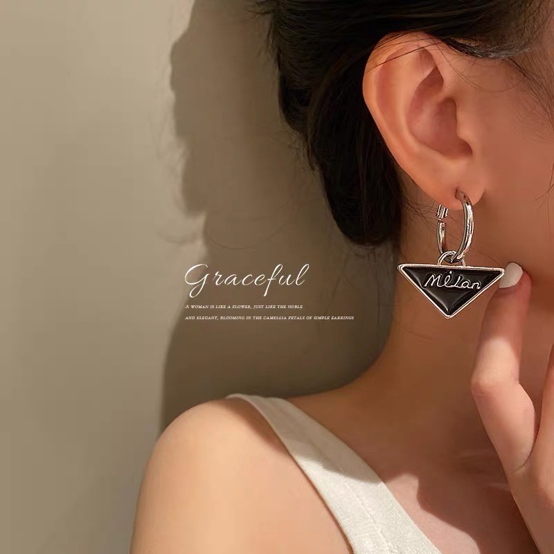 Khuyên Tai Mặt Tam Giác Thời Trang Hàn Quốc