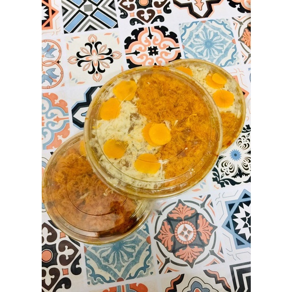 Bánh bông lan trứng muối mix chà bông-gà cay