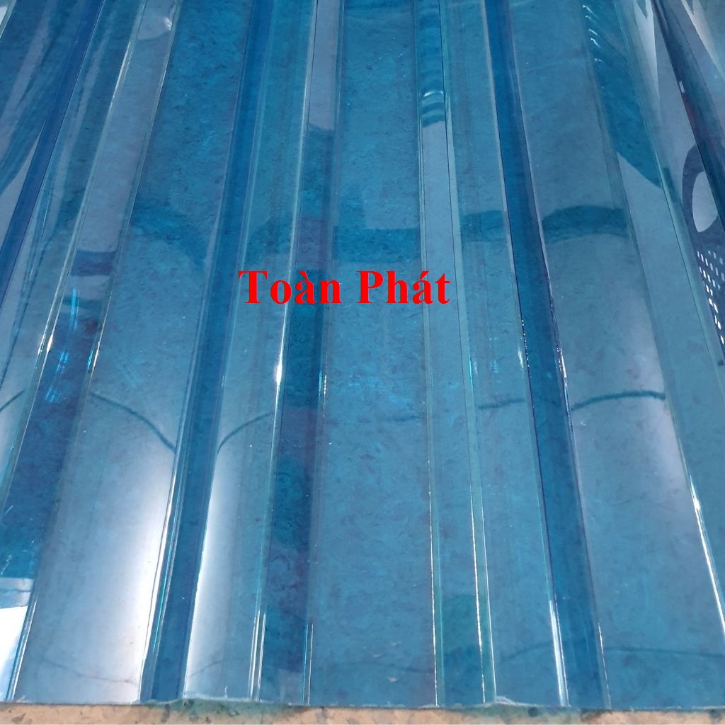 Khổ rộng 1.05m x dài 1m ) Tôn nhựa Poly MÀU XANH dạng sóng lấy sáng