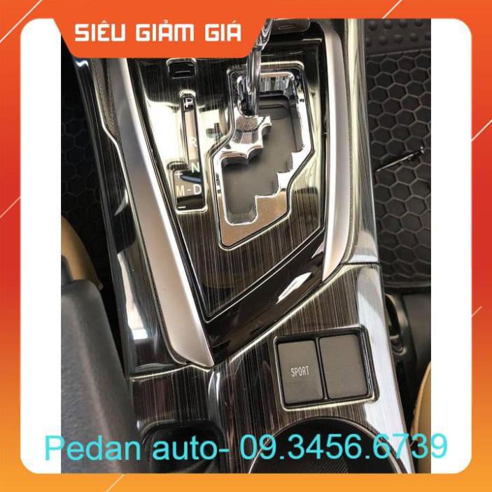 Ốp trang trí nội thất Toyota Altis 2014-2019 mẫu titan sang trọng