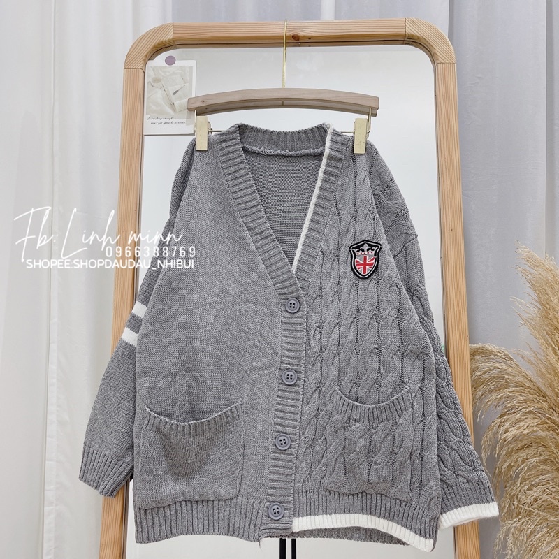 Áo khoác cadigan len xám huy hiệu siêu đẹp | BigBuy360 - bigbuy360.vn