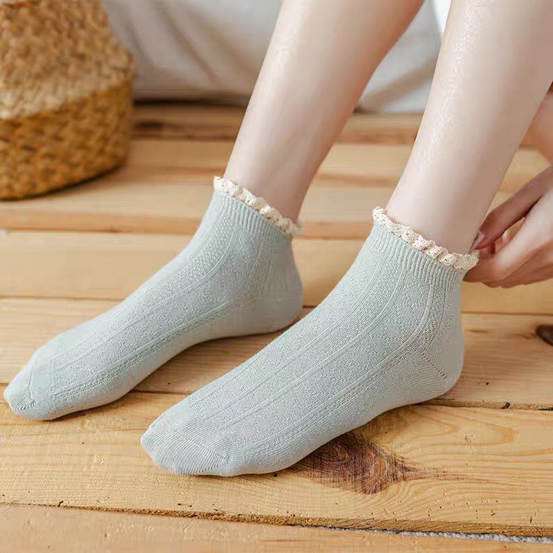 Tất Vớ Nữ Cổ Thấp Viền Bèo Trắng