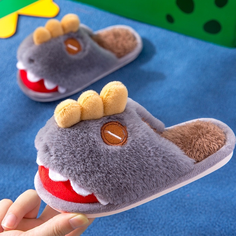 Dép lông mang trong nhà cho bé hình baby shark