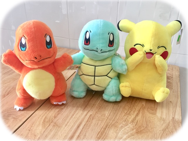 Gấu bông pikachu có túi khoá kéo phía sau