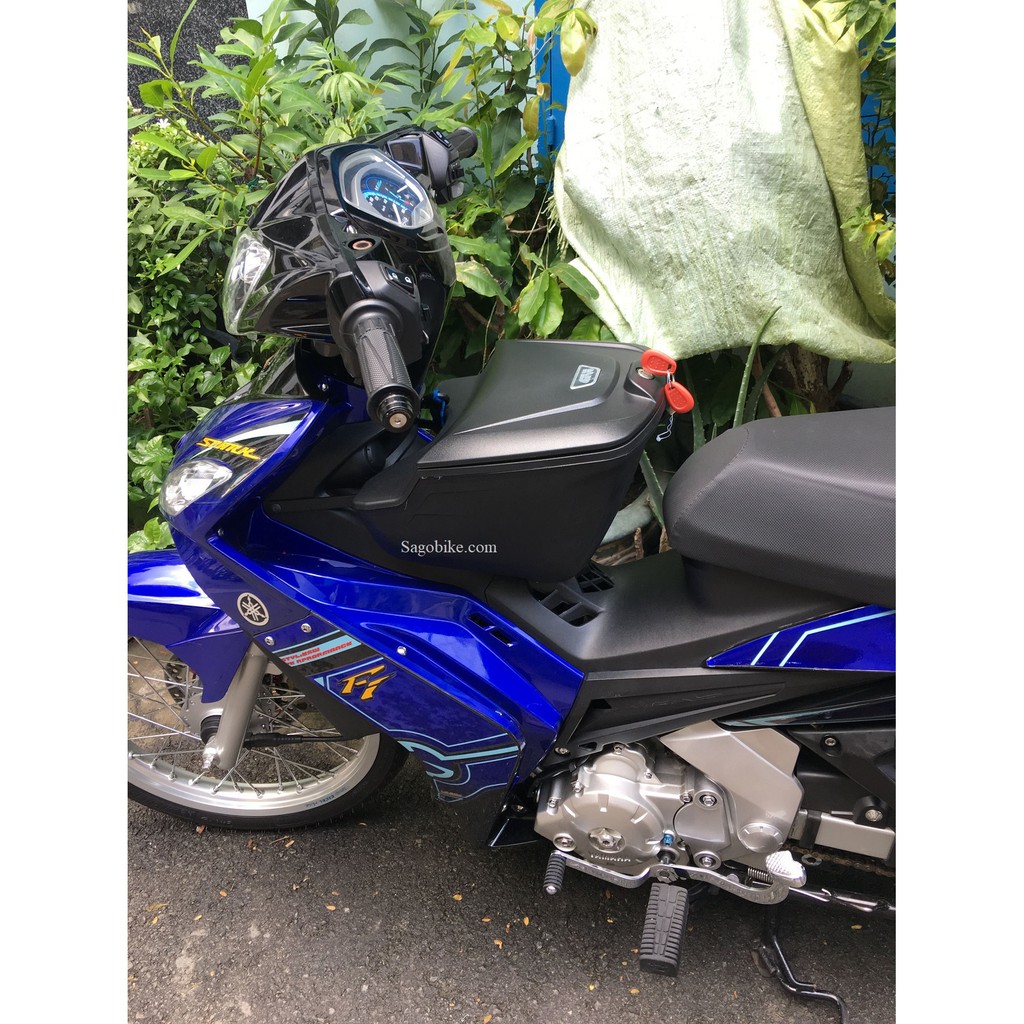 Thùng giữa Exciter 2009, thùng Givi G10N kèm bát chuẩn theo xe, hàng Givi chính hãng, bảo hành 2 năm