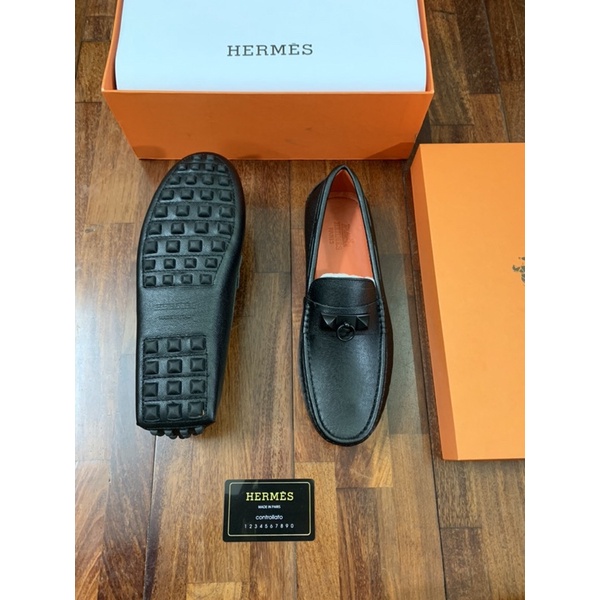 Giày lười nam HM, giày moca da thật đế cao su non, lót da. Form dáng không bai bền chắc. Hàng super fullbox thẻ bill