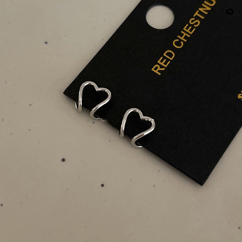 Set 1 / 5 Khuyên Vành Tai Kim Loại Hình Trái Tim 3D Thời Trang Bohemia