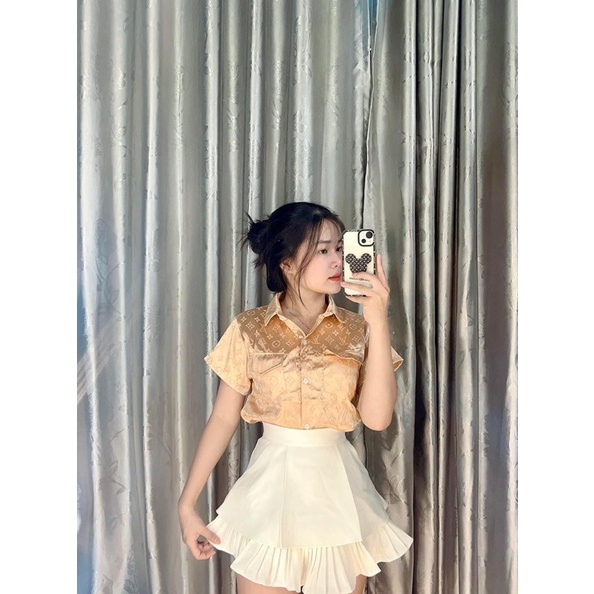 Áo sơ mi lụa gấm mềm hoạ tiết LV, áo có 2 túi trước siêu xinh