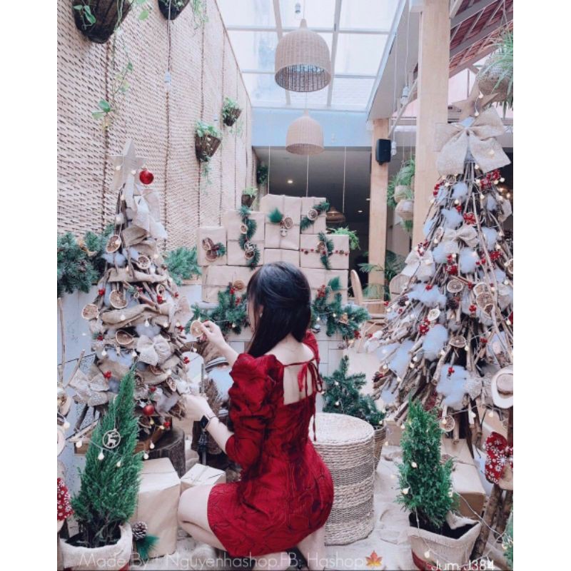 Đầm gấm.hở lưng Bigize 55 đến 90.ký (màu đỏ ở ngoài giống màu hotgirl nha khách)