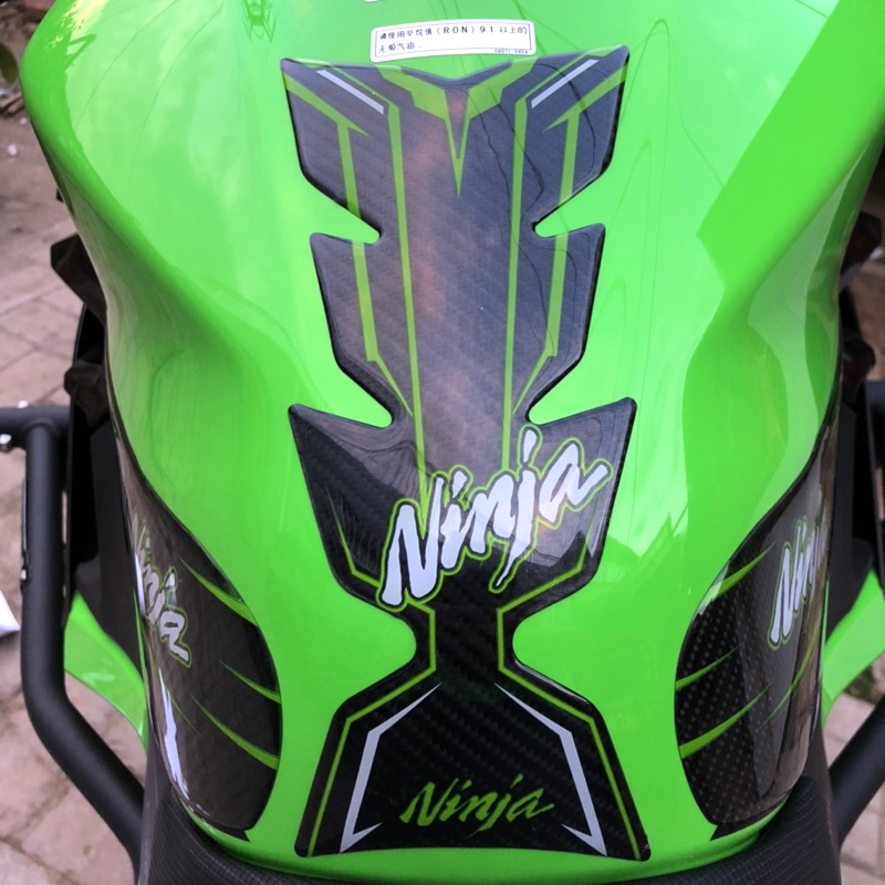 Miếng Dán Bảo Vệ Nắp Bình Xăng Xe Mô Tô kawasaki ninja 400 5d Bằng Sợi carbon Cao Cấp
