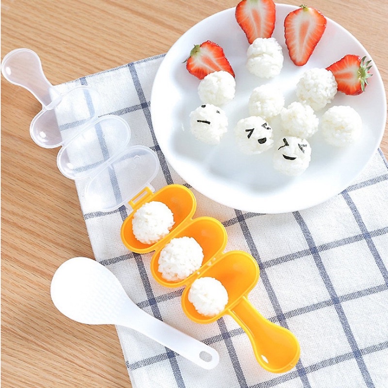 Bộ khuôn lắc cơm kèm muôi nhỏ cho bé ăn dặm (đóng hộp)