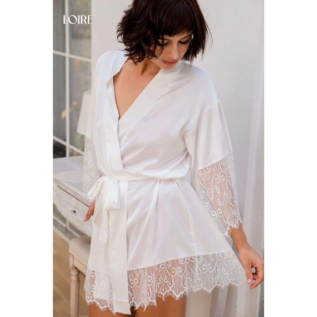 Áo Choàng Lụa Trắng Phối Ren Loirechic ACR01