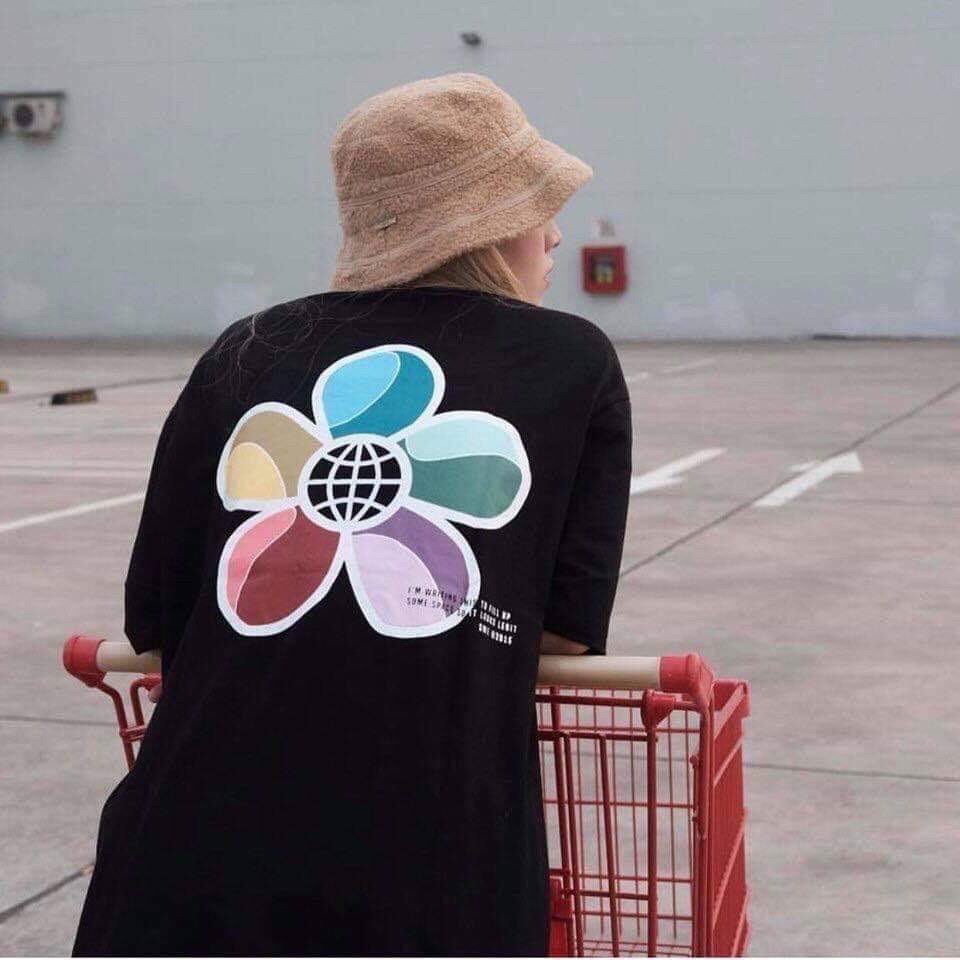 ÁO PHÔNG HOA CÚC 5 CÁNH TÍM TRẮNG ĐEN UNISEX