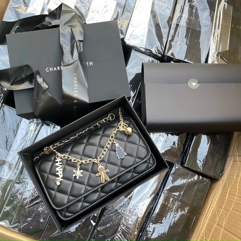 Túi CNK dáng chần sang chảnh quá chừng dây charm xinh xắn tháo rời được