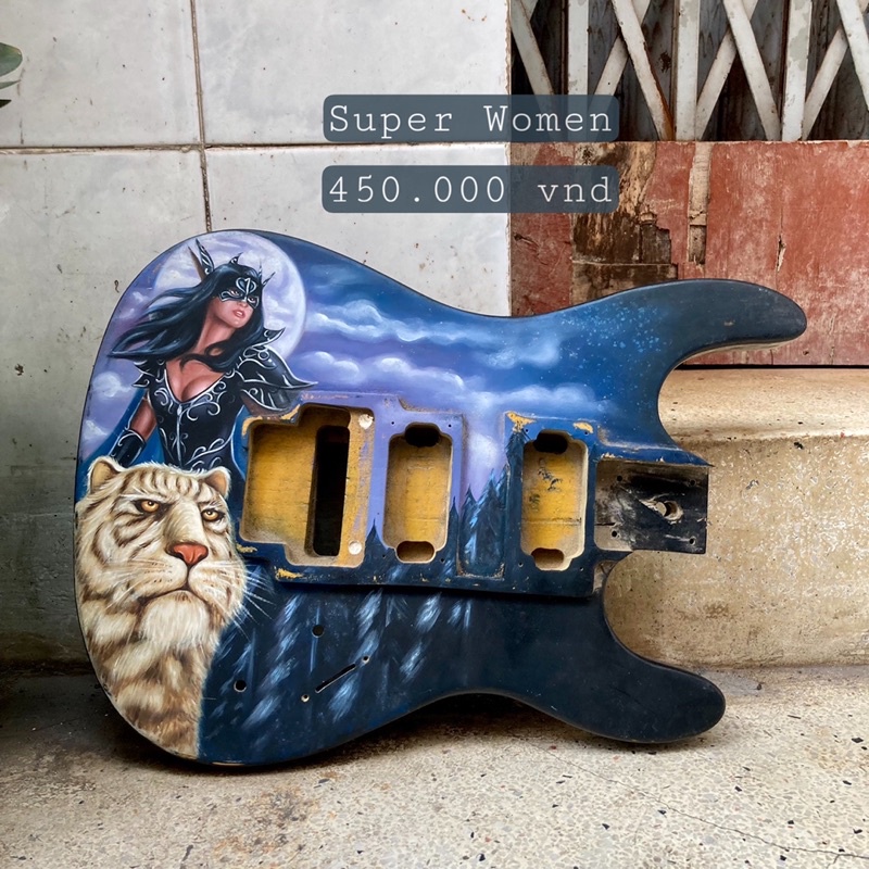 Xác đàn guitar điện, bass dùng decor nghệ thuật.