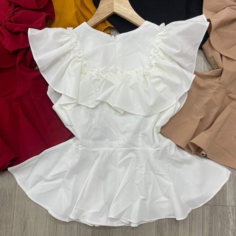 Áo sơmi sát nách viền bèo.